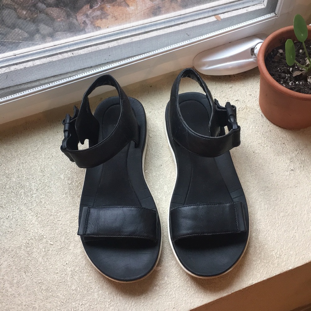 Clarks sandals - Picture 2 of 7